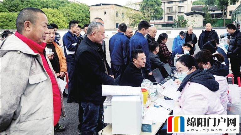 挽袖獻熱血 點滴總關情