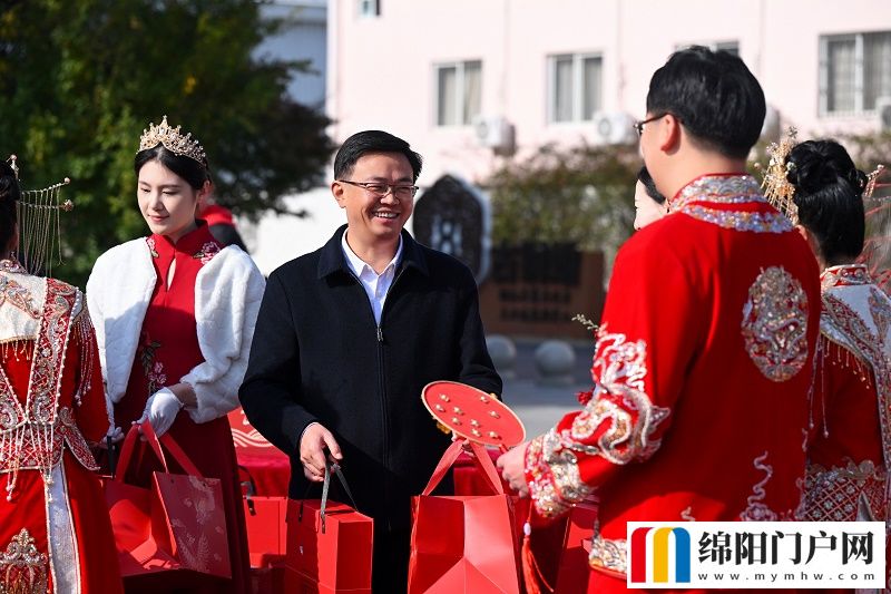 青睞綿陽 牽手同行 百位新人集體婚禮奏響婚俗新風樂章