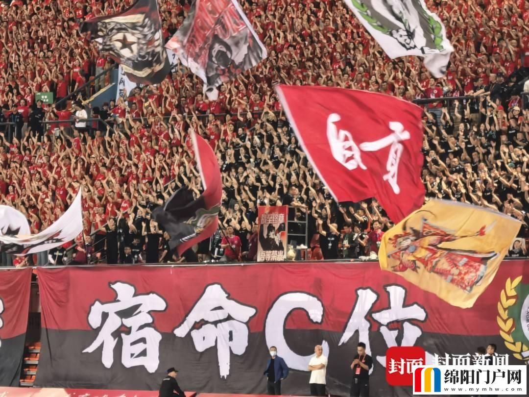 “陸游”與“李白”川超握手言和：自貢“絕殺球”被吹 綿陽在“魔鬼主場”帶走1分
